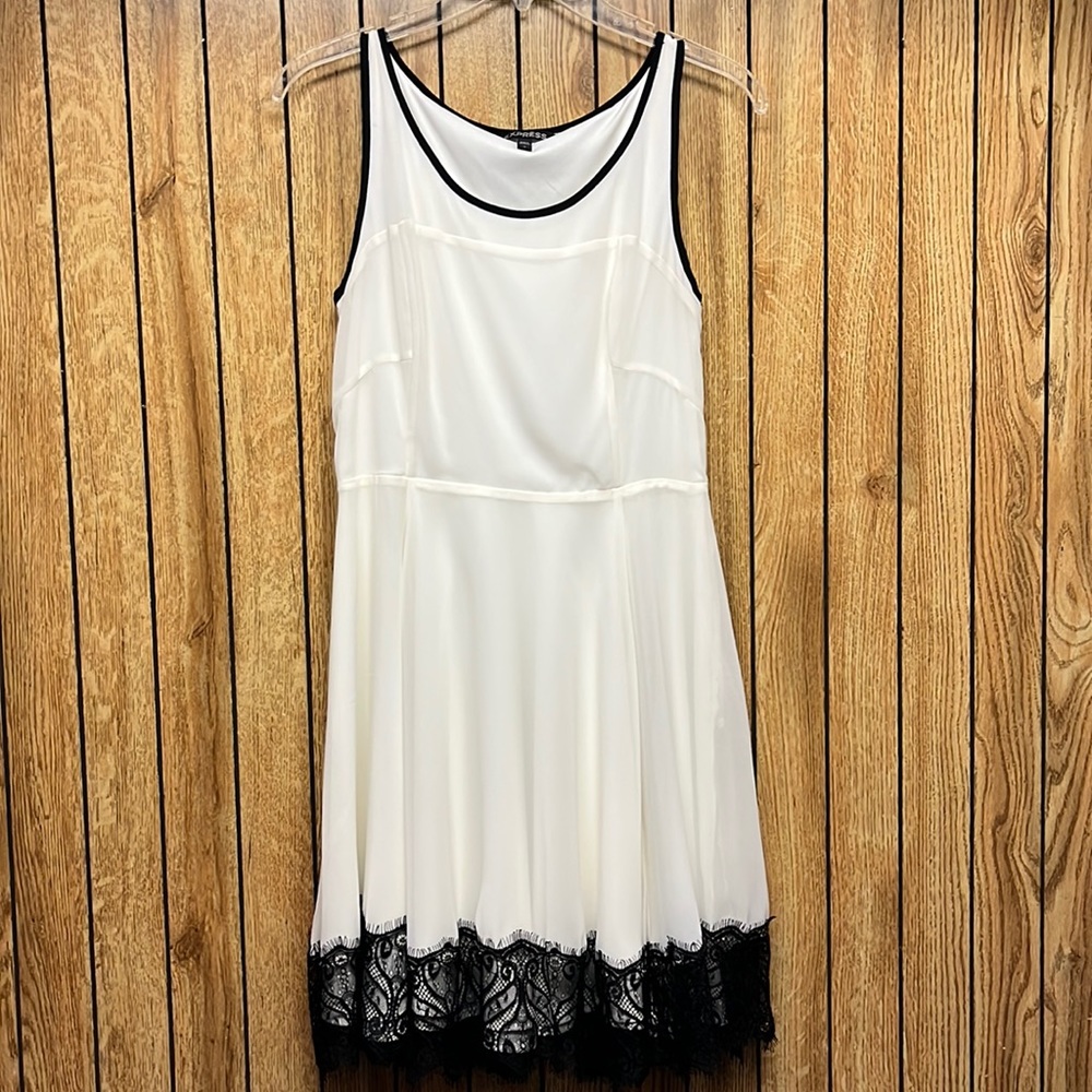 NWOT Express Size 4 Ivory Color Dress w Black Lace